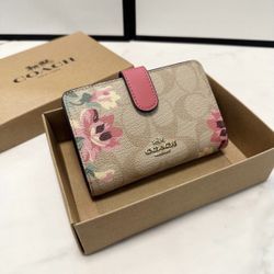 Coach Wallet Limited Edition Flower Design 