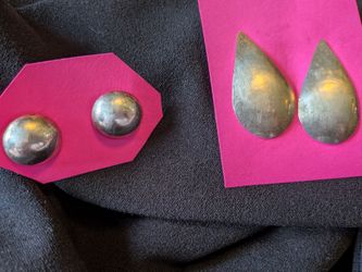 2 pairs of silver earrings ( pierced)