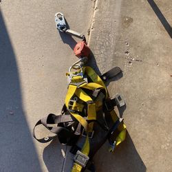 Xl Fall Protection Harness With Retrcatable Yo-yo