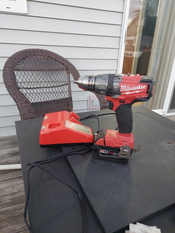 Milwaukee Fuel Hammer Drill Set