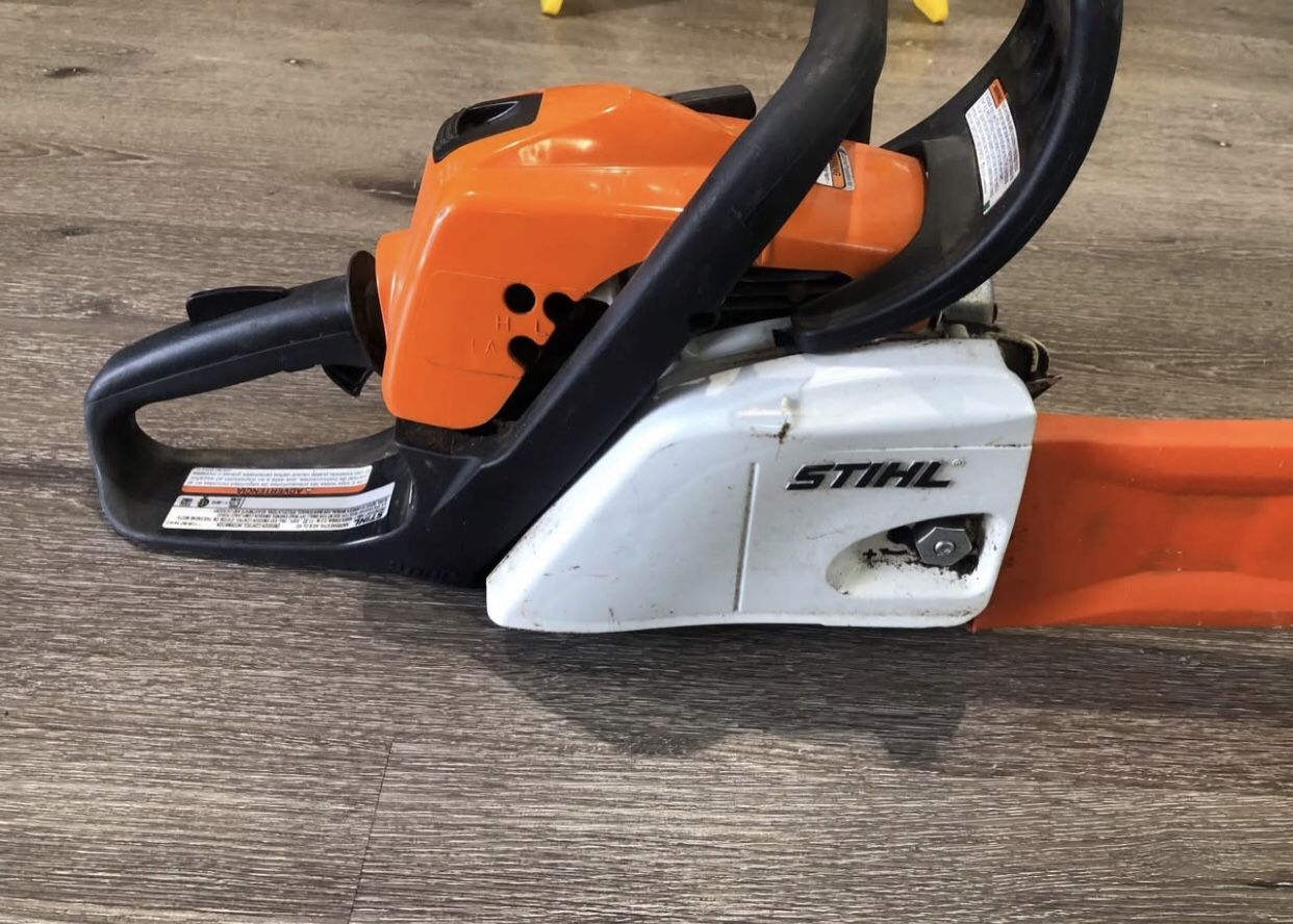 STIHL MS 211 chainsaw