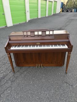 Upright Piano For Sale (FREE DELIVERY)