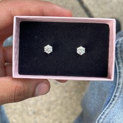 VVS 1.0 CT STUD EARINGS (100% AUTHENTIC)