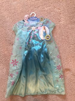 Elsa costume size 4-6x brand new never worn tags attached