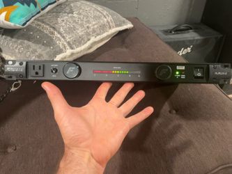 Furman PL-PLUS C 15A Power Conditioner with Voltmeter
