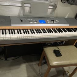 YAMAHA PORTABLE GRAND PIANO