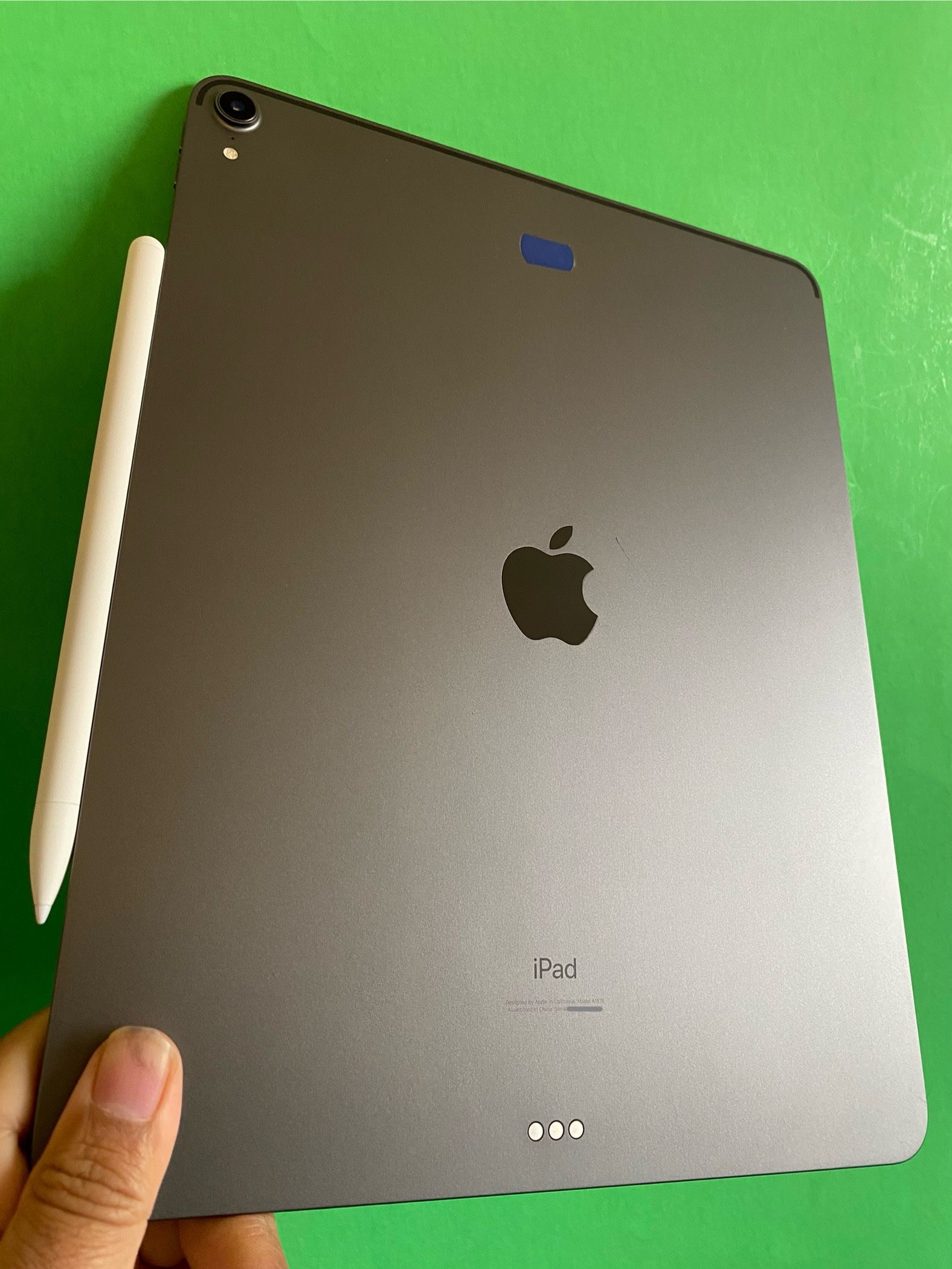 256GB Apple IPad Pro 12.9” 3rd Generation (Face ID/Liquid Retina Display) with keyboard, stylus Pen & Accessories