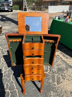 Beautiful Jewelry standing Box