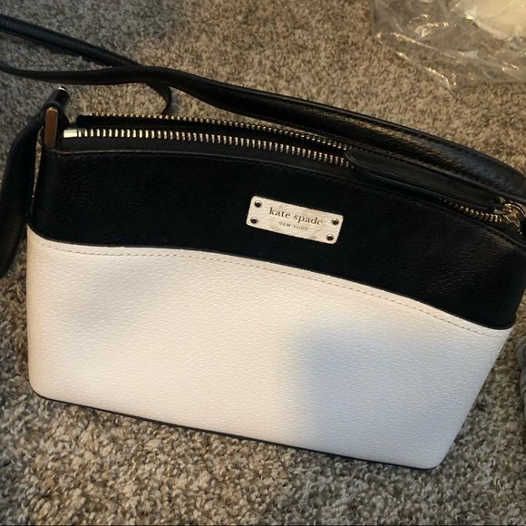 Kate spade black & white crossbody purse