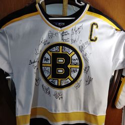 Raybourque signature jersey size medium