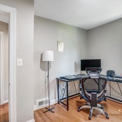Ergonomic office chair