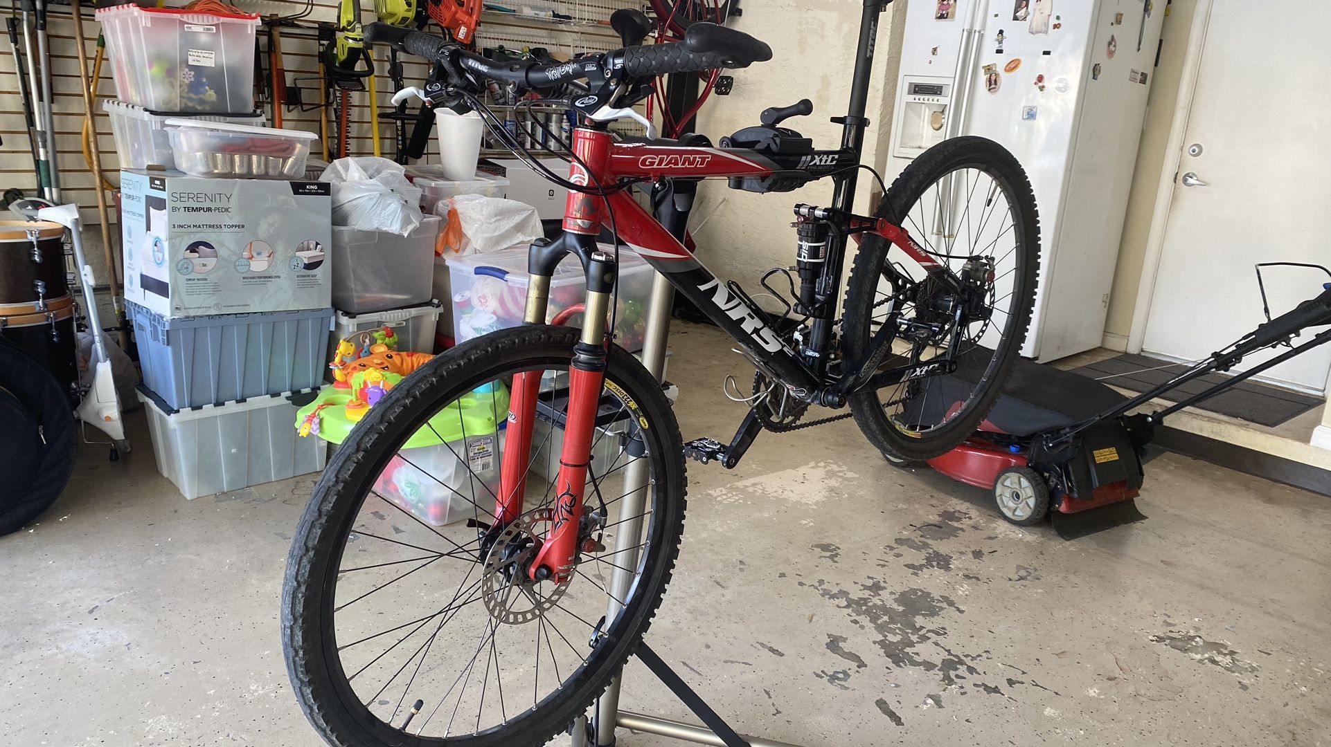 Giant NRS2 XTC Pro series Mountain Bike for Sale in Pompano Beach