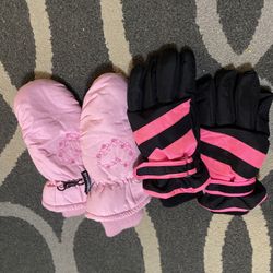 Girls, snow gloves snow mittens size small ages 4-9 depending on hand size