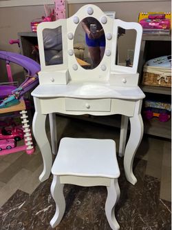 Toddler Vanity w/ chair