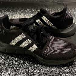 Womens sz6 Adidas Swift Run shoes embellished w/crystals