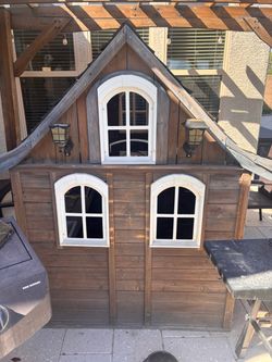 Kid’s outdoor playhouse