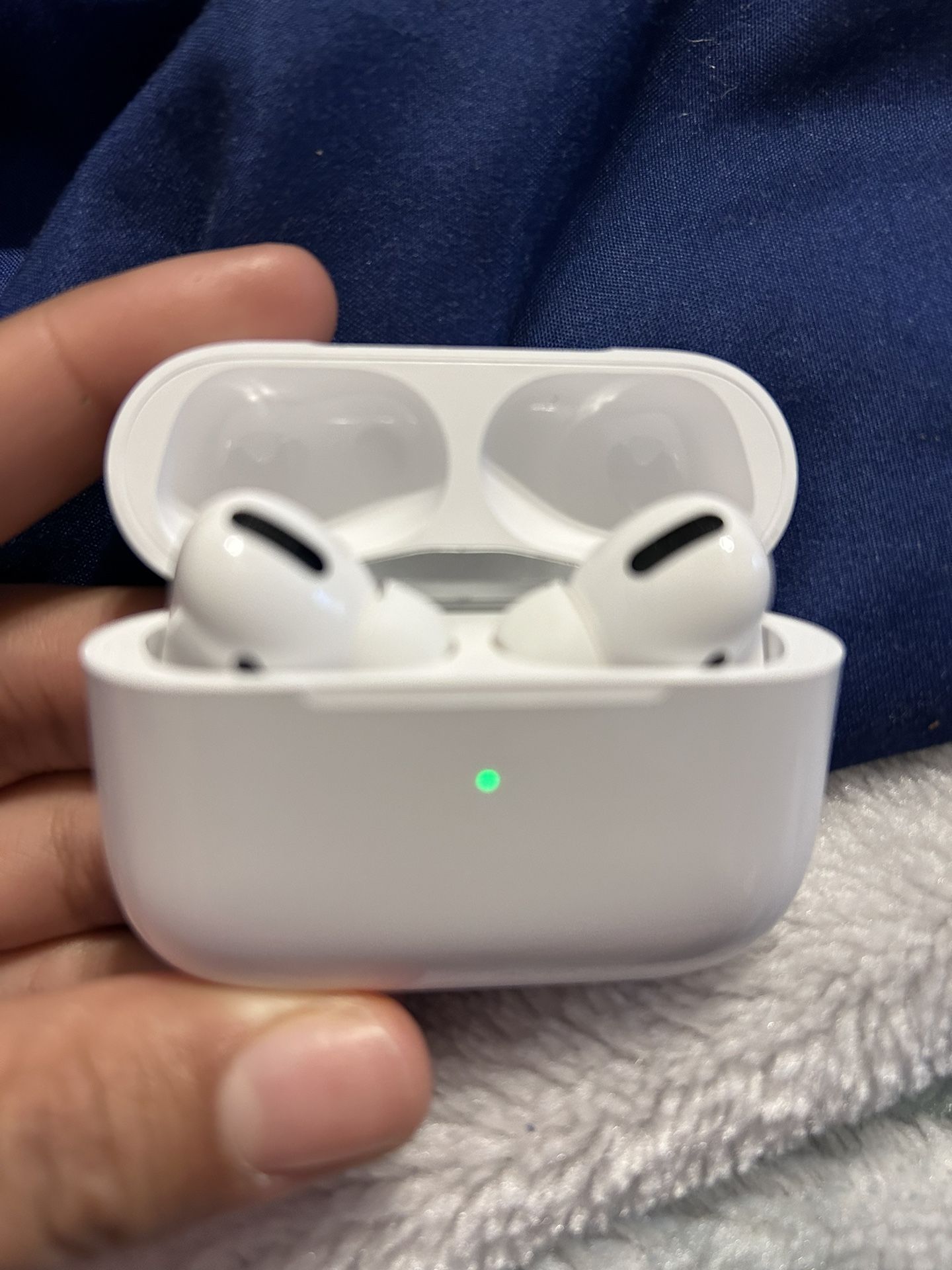 AirPod Pro (come With Charger)