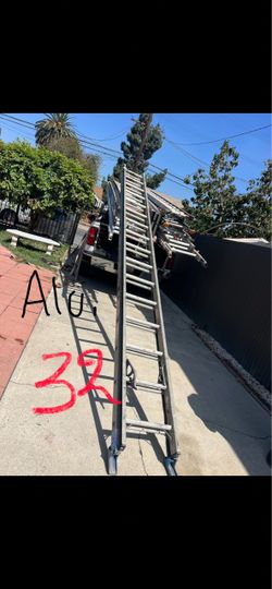 Excellent Condition 32ft and more sizes available Aluminum extension ladders