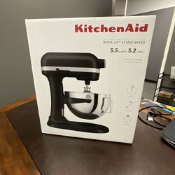 KitchenAid 5.5 Quart Bowl-Lift Stand Mixer - KSM55 - Matte Black for Sale  in North Wales, PA - OfferUp