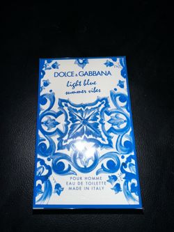 Dolce & Gabbana Light Blue Summer Vibes is a limited-edition flanker to the iconic Light Blue line.