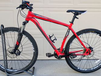 29 inch Specialized Rockhopper mountain bike