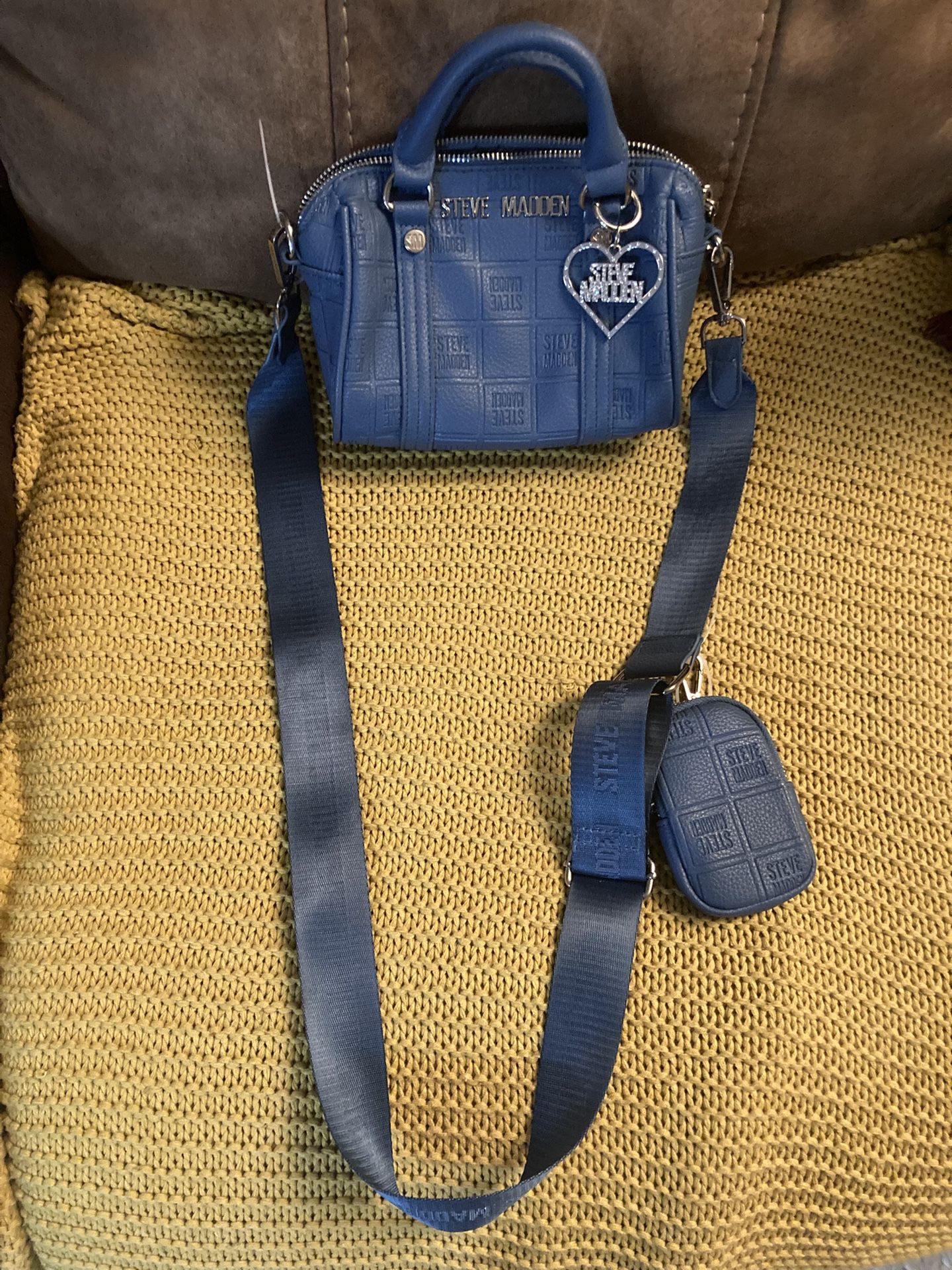 Steve Madden Blue & Free Item