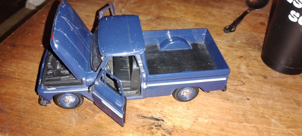 Die Cast 1965 Chevy C10 Pickup Truck Open Up