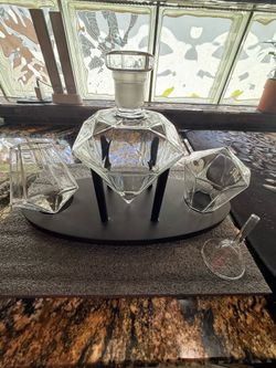 Diamond decanter set black two glasses and pour spout