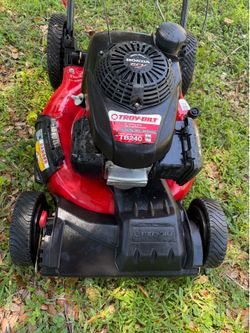 Lawn mower Troy Bilt TB240 power by Honda almost new run like new