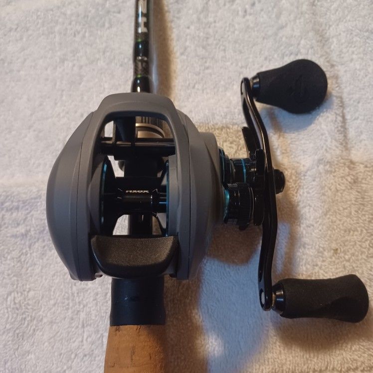 2 piece baitcasting rod combo Sougayilang Camo Baitcaster Combo, 2-Piece 30+24Ton Graphite Rod, 8.0:1 Gear Ratio,9+1 Bearings Reel, SuperPolymer Handle,Hook Keeper for Bass, Walleye, Pike, Catfish Fishing : Sports & Outdoors 4.48oz / 127g /br Color:Red Spring Craw Top Water Lures Baitcaster Combo The Best