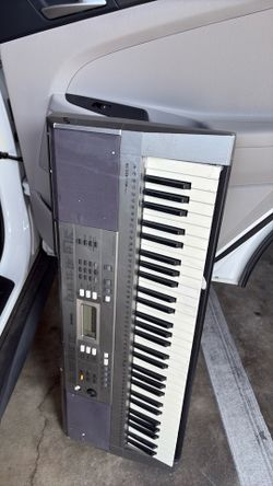 Used Yamaha electric keyboard. Very Good condition.