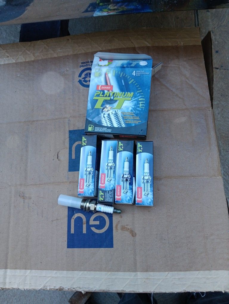 4 Brand New ,DENSO TOYOTA PLUGS