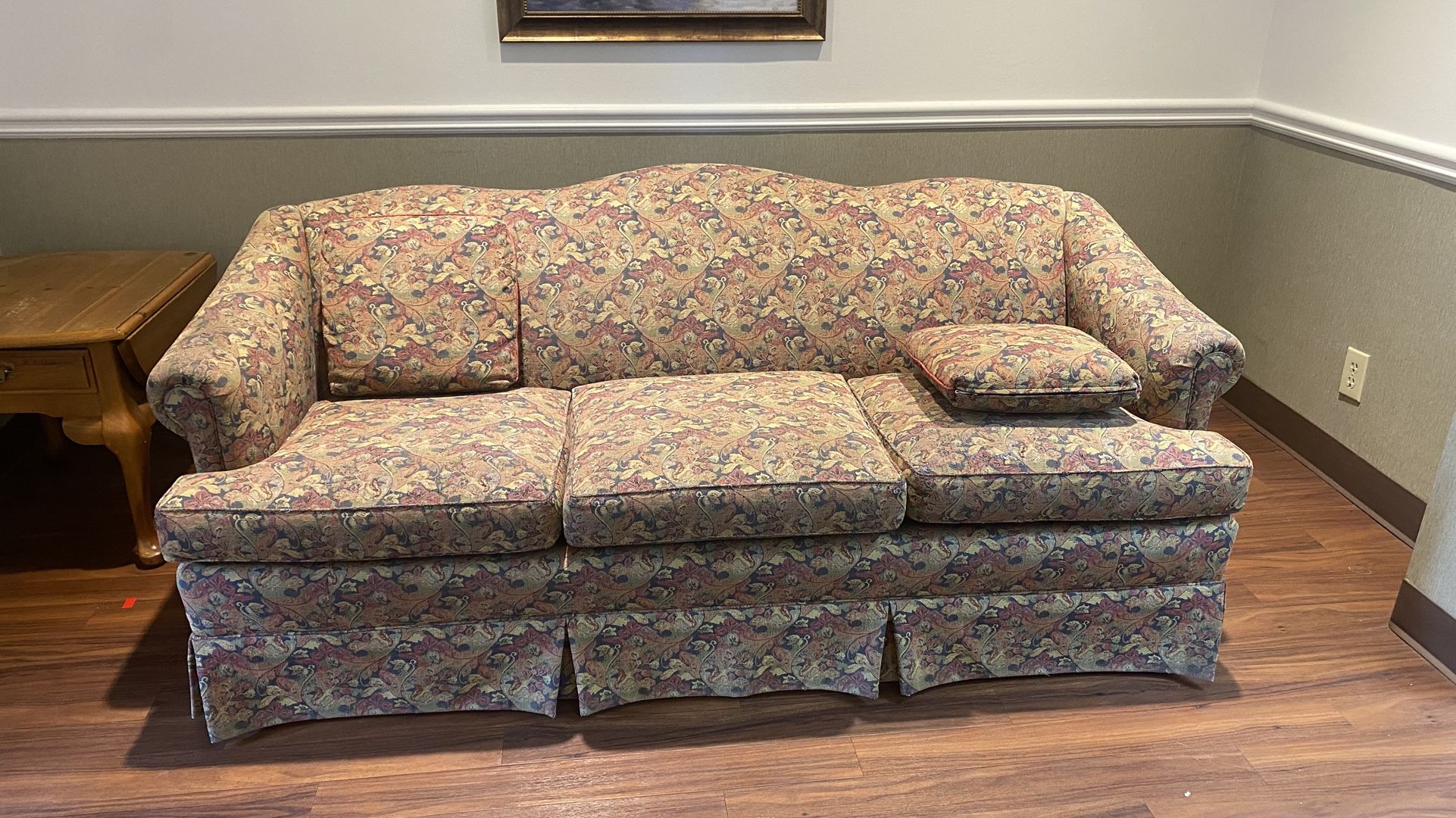 Coach, 4 Chairs And 2 Corner Tables