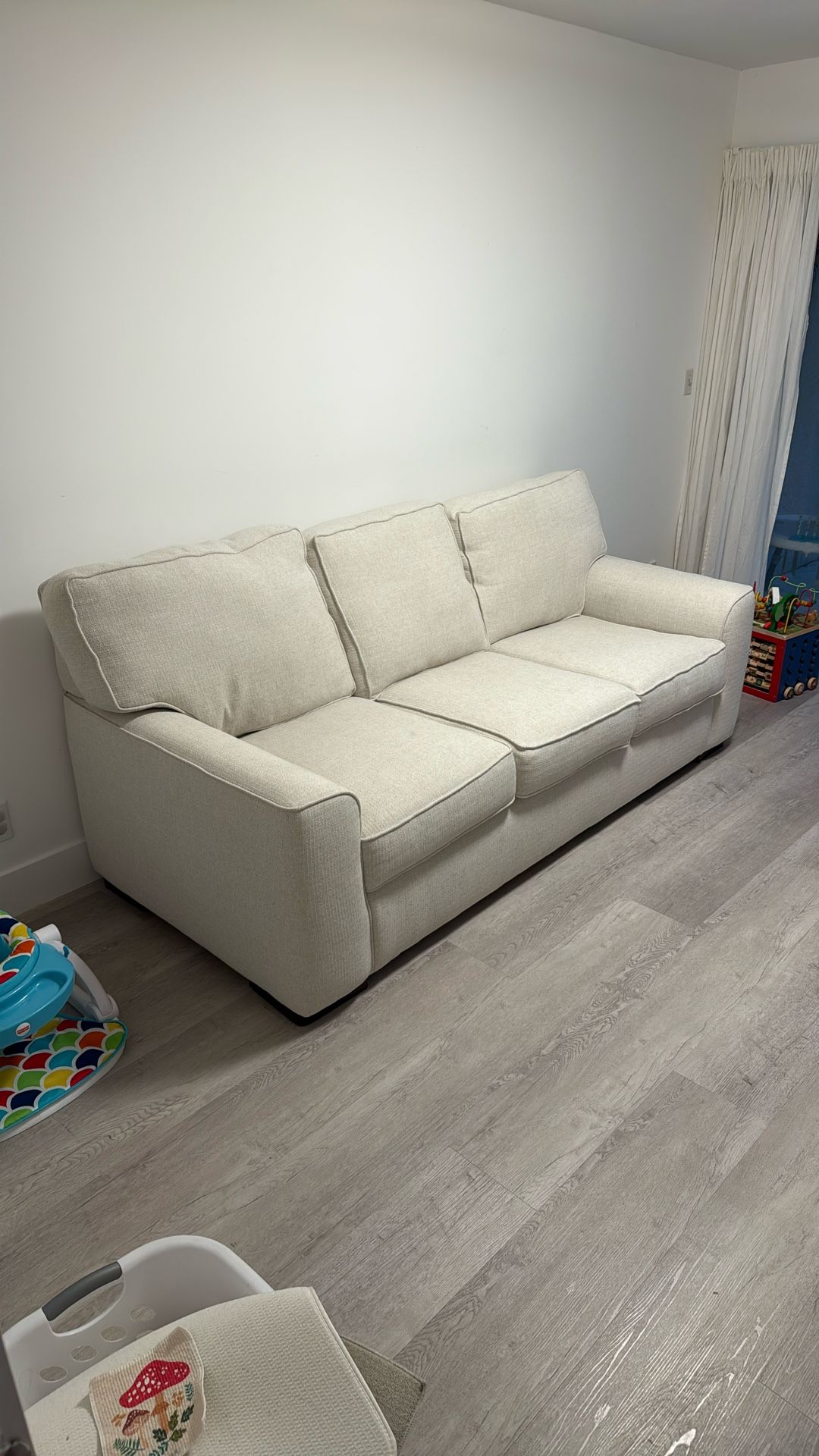 Amazing Condition White Pull Out Couch