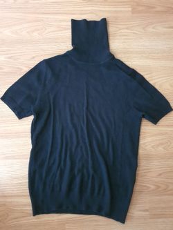 SI brand - Black Short-Sleeve Turtleneck Knit (XS-S)