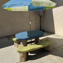 Step2 Octagon Picnic Table with Umbrella