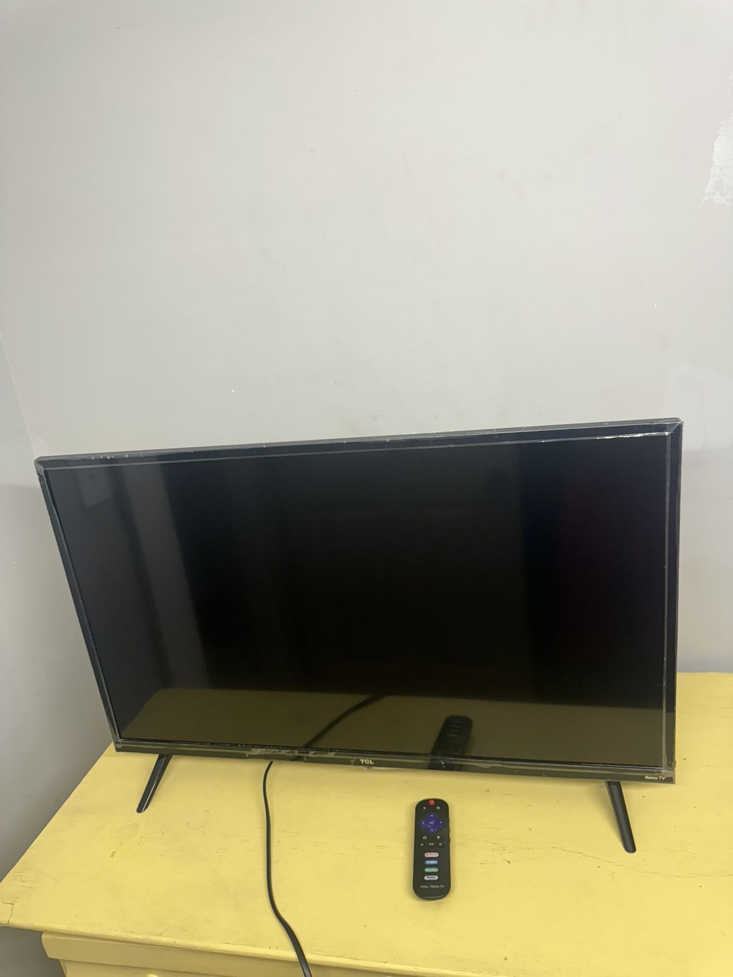 Roku TCL Smart TV 28’ Inches