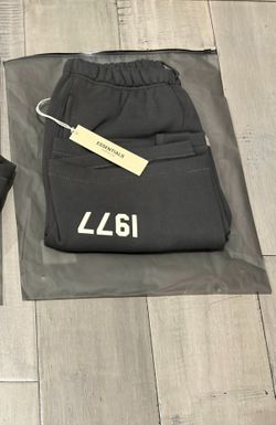 1977 Essential Iron shorts Size M-L-XL