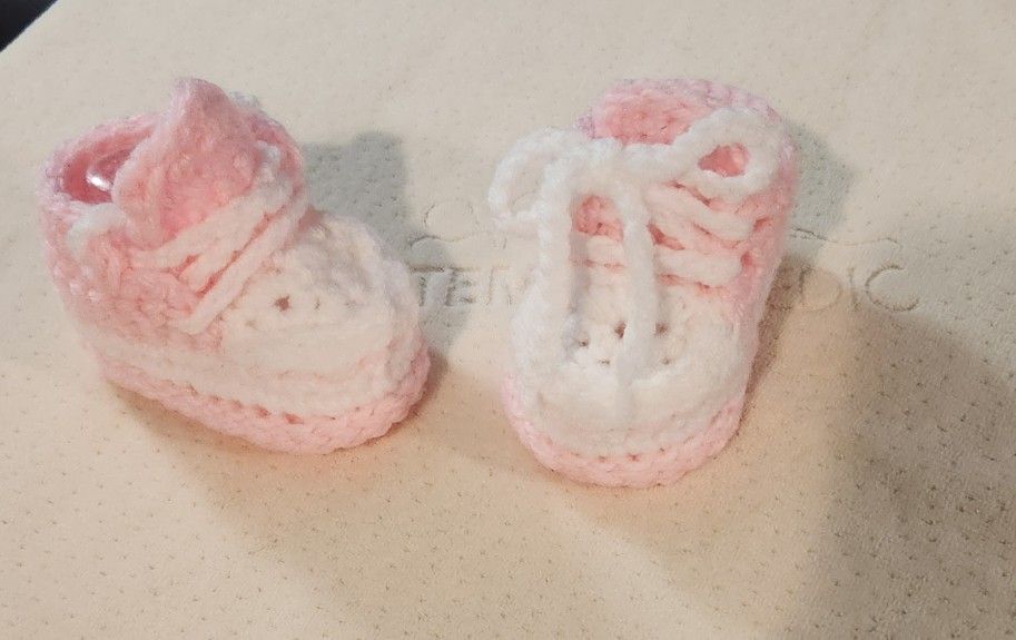 HANDMADE PINK CONVERSE 💗 STYLE BOOTIES 