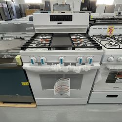 GE 30 in. 5-Burners Smart Free-Standing Gas Convection Range  with EasyWash Oven Tray And No-Preheat Air Fry