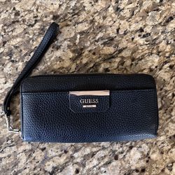 GUESS- Women’s BEAUTIFUL & Well Cared For GUESS WALLET  
