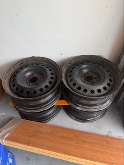 Rims 17” five lugs.