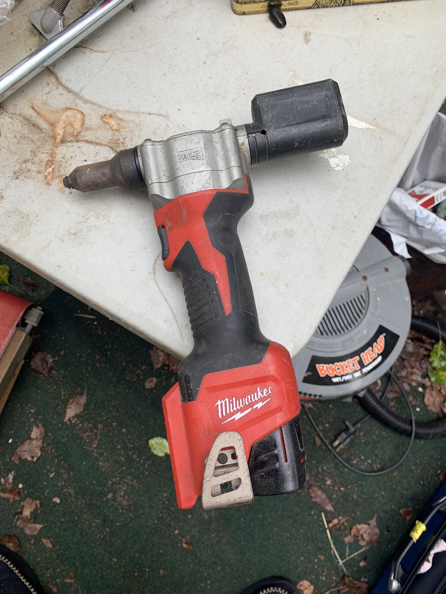 Milwaukee Rivet Gun With Battery And Charger 