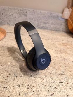 Beats Solo4 wireless headphones LIKE NEW