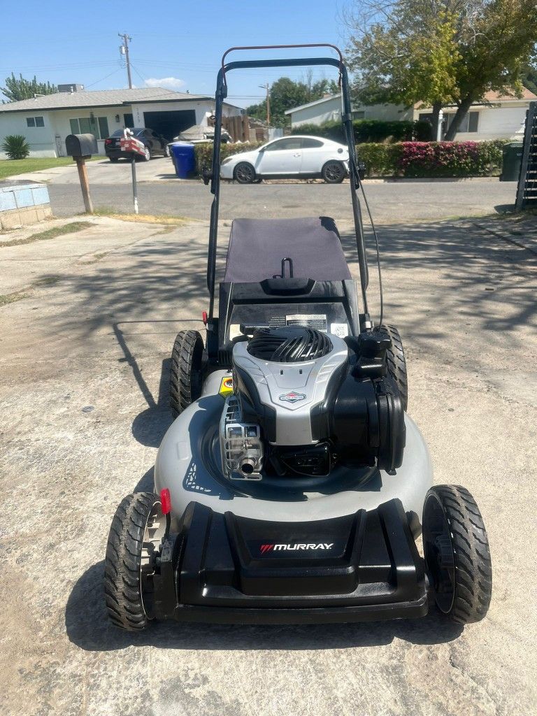 Murray
21 in. 140 cc Briggs and Stratton Walk Behind Gas Push Lawn Mower with Height Adjustment and with Mulch Bag