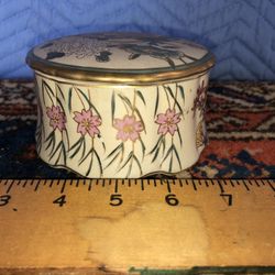 Chinese Porcelain Round Box