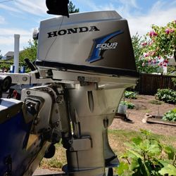 Honda 9.9hp 4-stroke.   Electric Start 