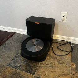 Roomba Vacuum, Mop, And Accessories 