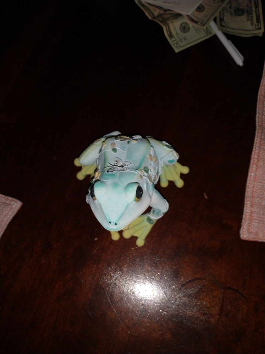 Figurines