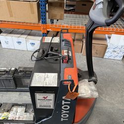 Toyota Electric Pallet Jack 8HBW23